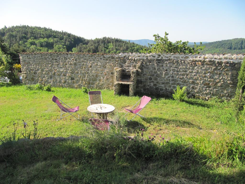 Le Petit Rias Gite Soleil Saint Maurice en Chalencon Экстерьер фото